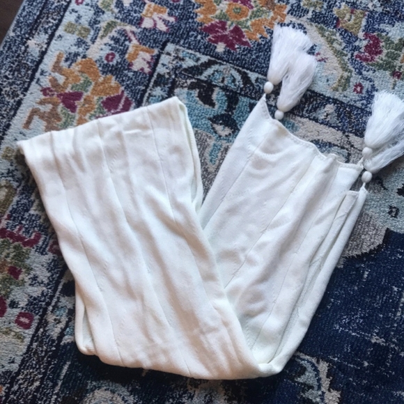 Ann Taylor Scarf 🧣 - Picture 3 of 4